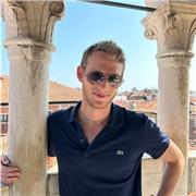 Dottore di ricerca (PhD) in filosofia offre lezioni per tutti i livelli (principiante, intermedio, avanzato) da remoto o domicilio